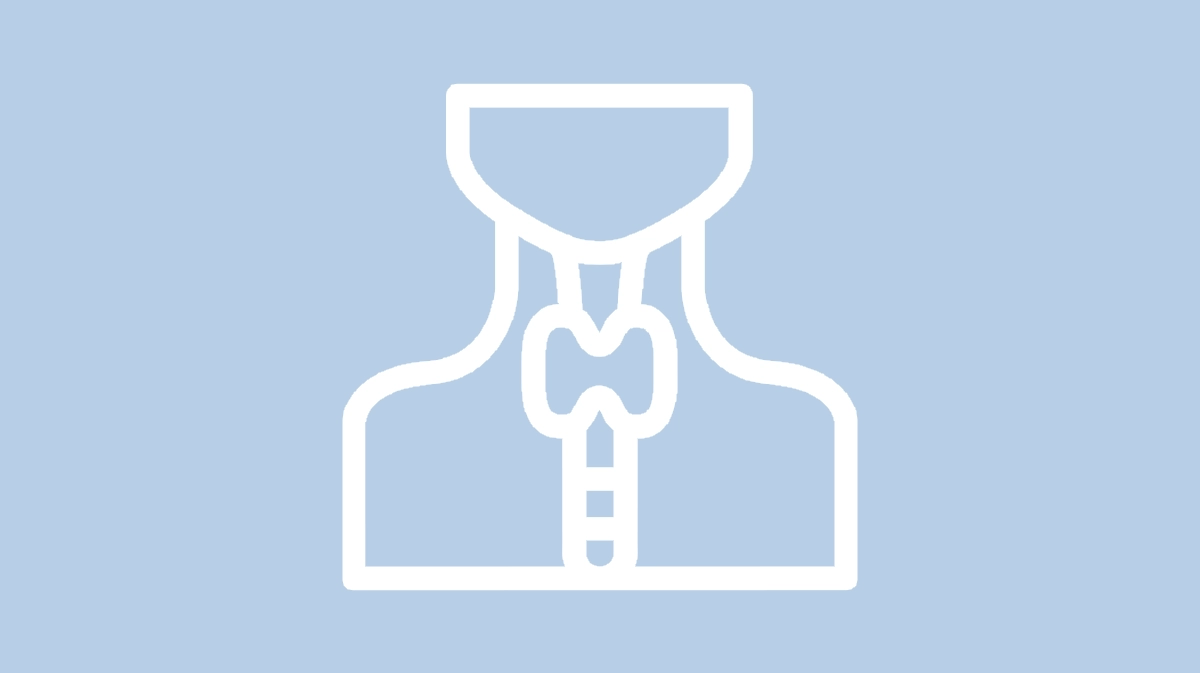 Ikona endokrynologii - biały zarys górnej partii ciała człowieka z zaznaczoną tarczycą na jasnoniebieskim tle.