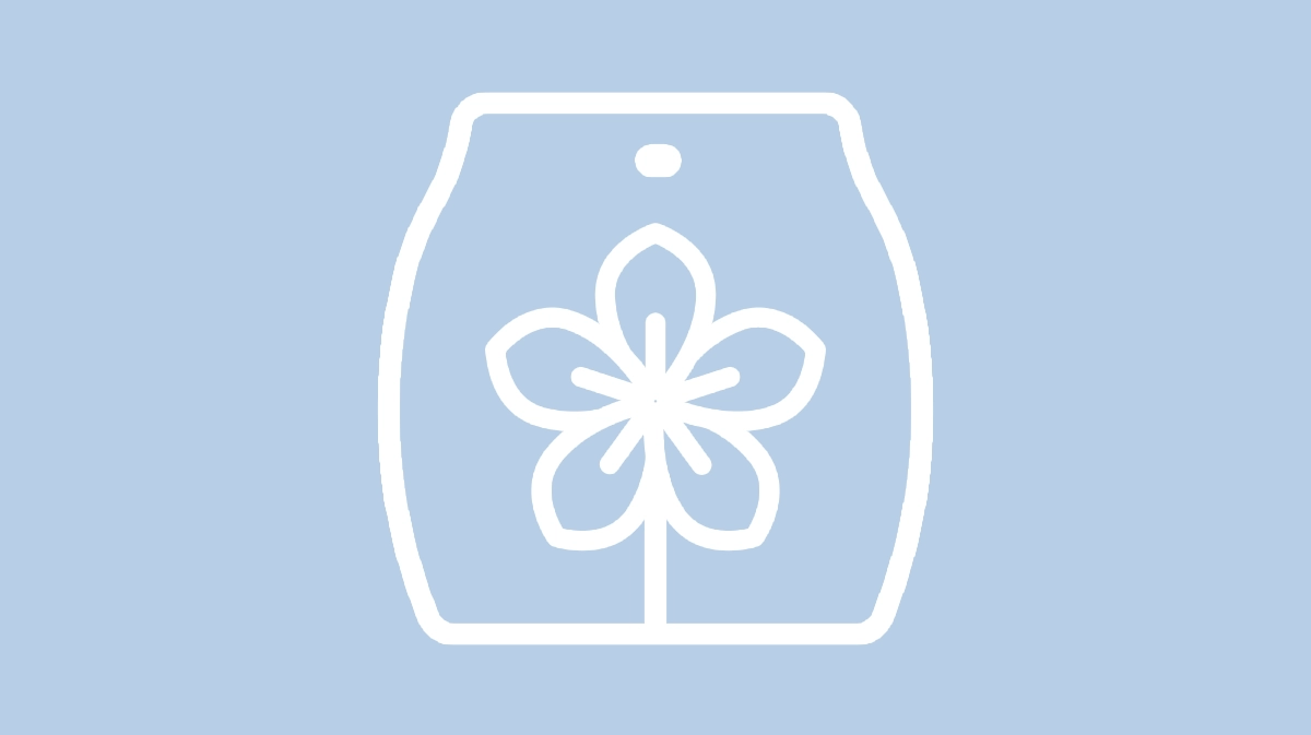 Ikona ginekologii estetycznej - biały zarys dolnej części ciała kobiety z kwiatem na jasnoniebieskim tle.